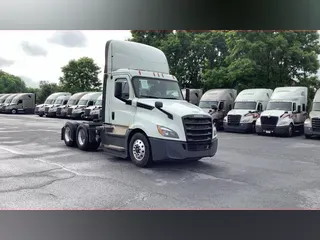 2019 Freightliner Cascadia 126
