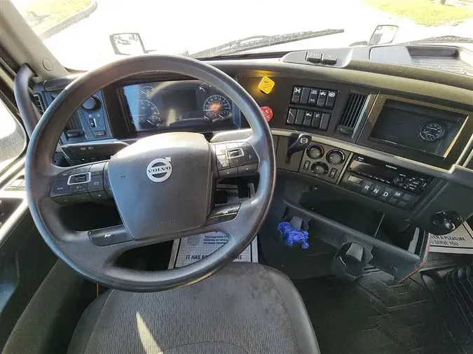 2021 VOLVO VNL760