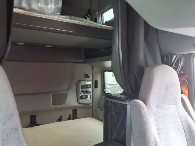 2019 NAVISTAR INTERNATIONAL LT625 SLPR CAB