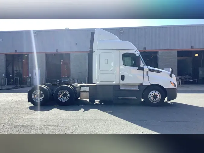 2020 Freightliner Cascadia 126