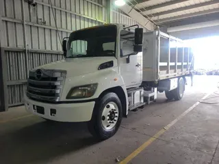 2017 HINO HINO 268