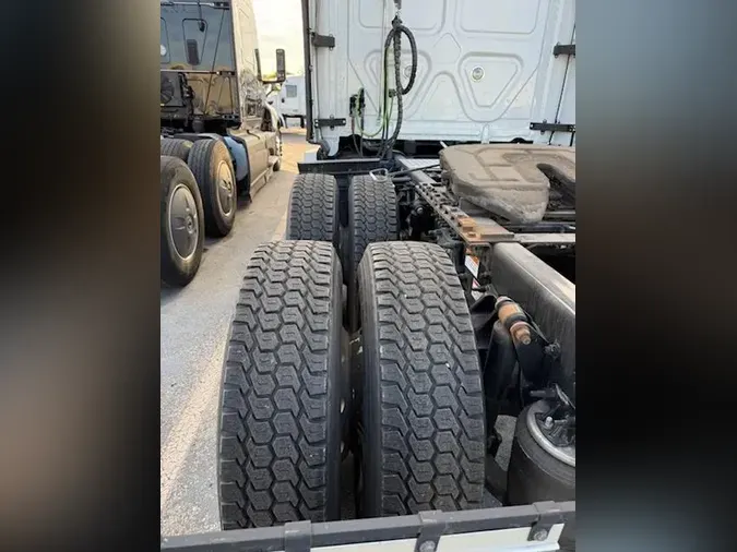 2023 Freightliner Cascadiabade3314efeda00472baeef037a0df24