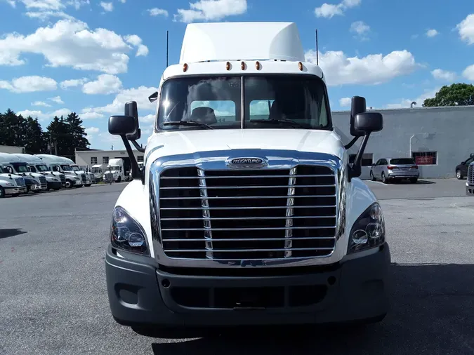 2016 FREIGHTLINER/MERCEDES CASCADIA 125