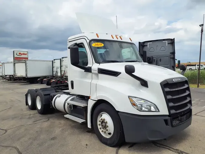 2019 FREIGHTLINER/MERCEDES CASCADIA 125bae30aa5b96e54099611e81943d16e5d