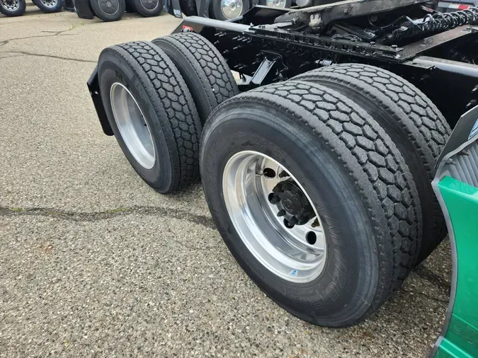 2020 VOLVO VNL64T860