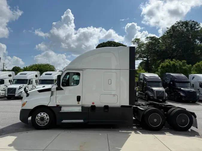 2020 Freightliner Cascadia 126