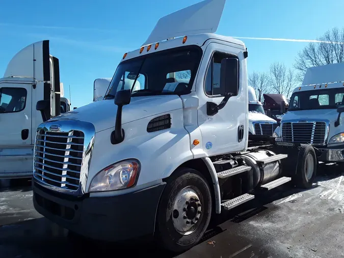 2015 FREIGHTLINER/MERCEDES CASCADIA 113" DAYCABbaee36916fa07c036a7a999b34ed4d07