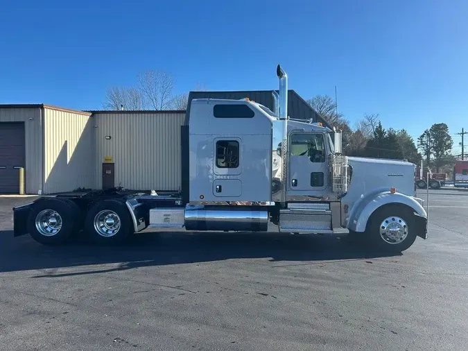 2021 Kenworth W900