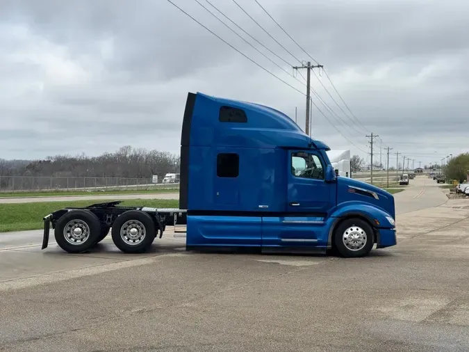 2023 PETERBILT 579