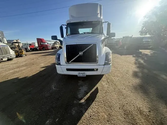 2018 VOLVO VNR64T300