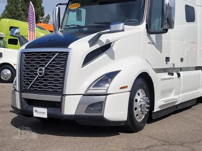 2023 VOLVO VNL64T760