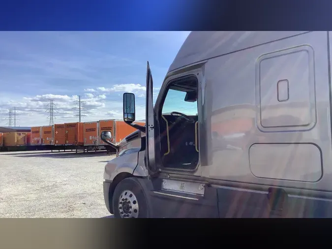 2025 Freightliner Cascadia 126bafb923898fa9a6d5103ff51a4db3c8f