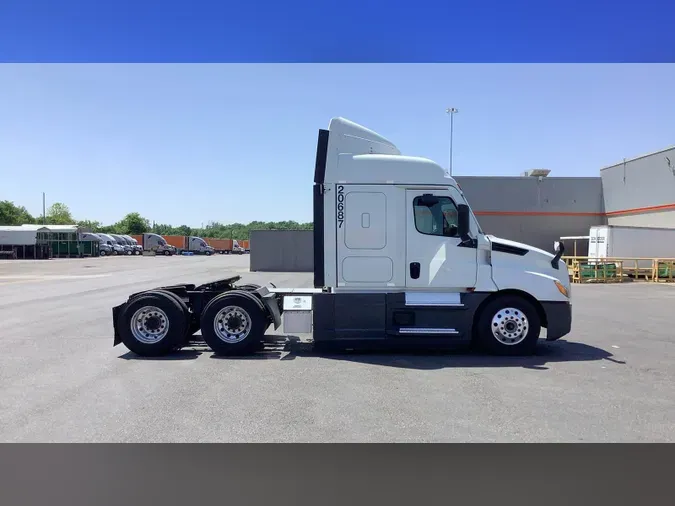 2021 Freightliner Cascadia 126