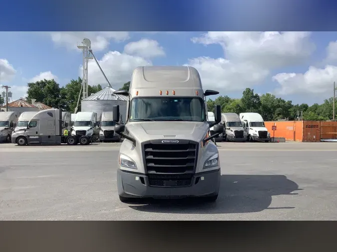 2022 Freightliner Cascadia 126