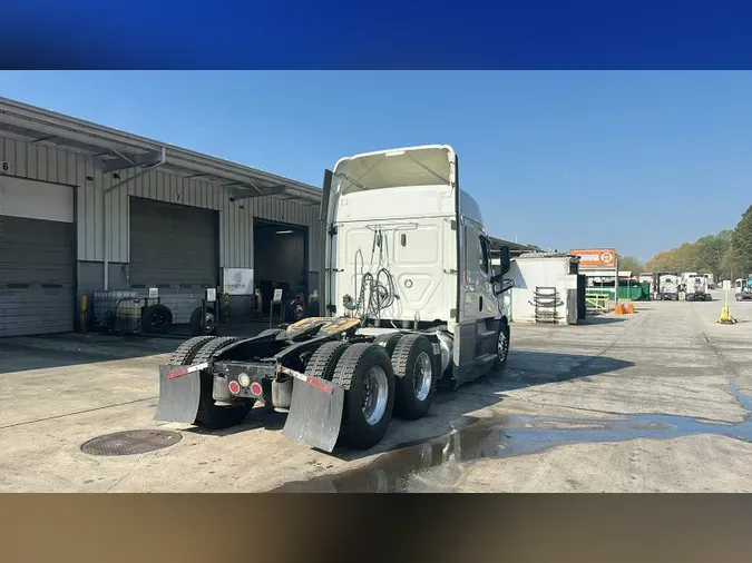 2021 Freightliner Cascadia 126