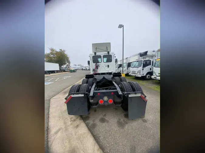 2017 FREIGHTLINER/MERCEDES CASCADIA 125
