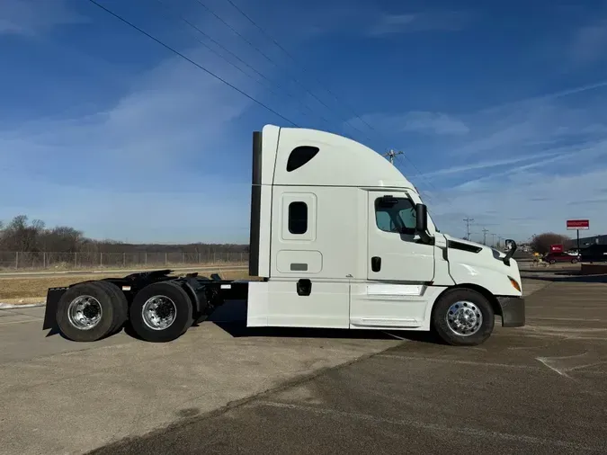 2023 FREIGHTLINER Cascadia 126