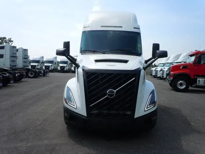2025 VOLVO VNL64T860