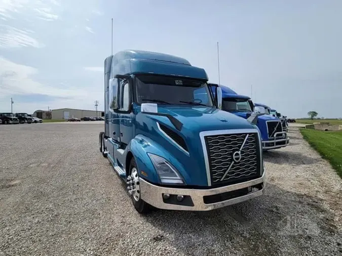 2020 VOLVO VNL64T740