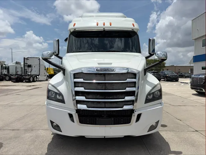 2020 Freightliner Cascadia 126