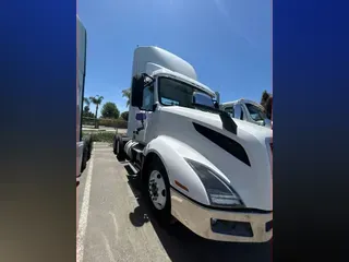 2019 VOLVO VNL64T-300