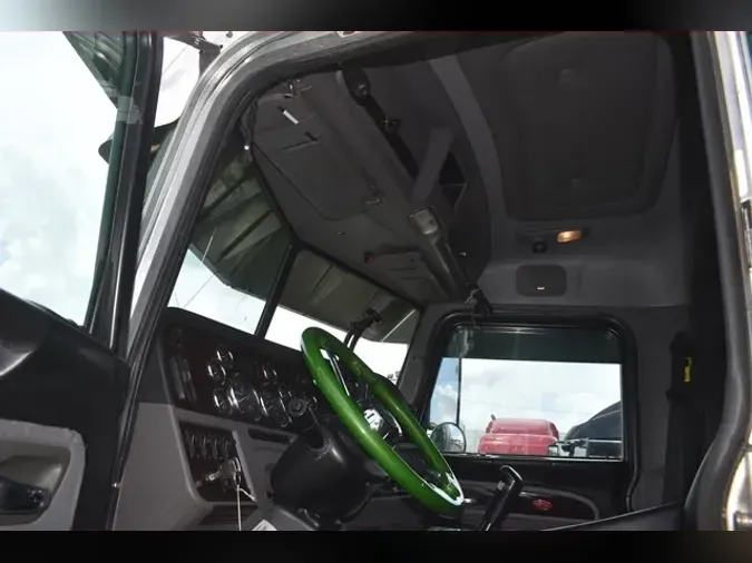 2020 PETERBILT 389