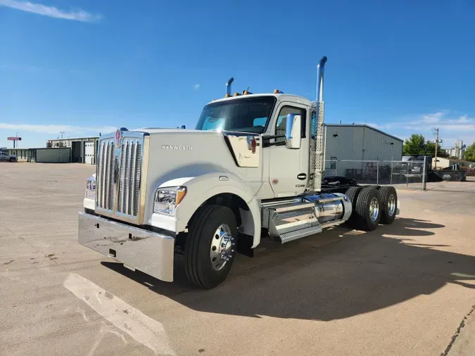 2026 Kenworth W990