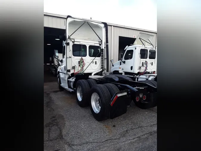 2018 FREIGHTLINER/MERCEDES CASCADIA 125