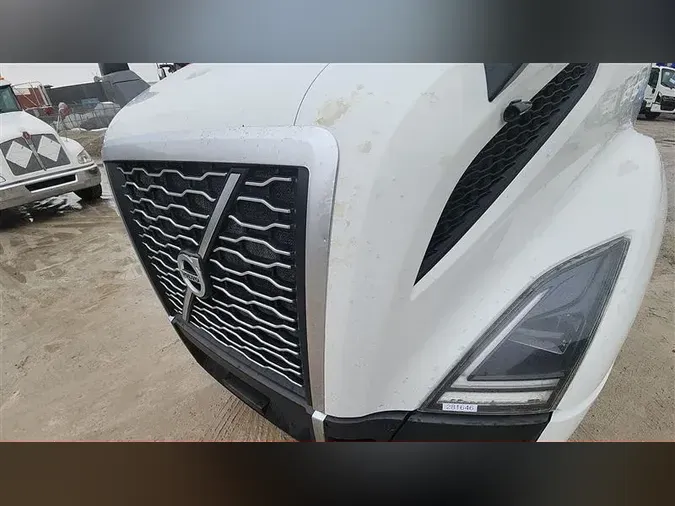 2021 VOLVO VNL64T760