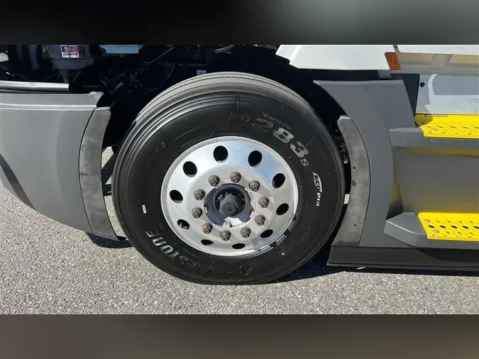 2022 FREIGHTLINER CA126