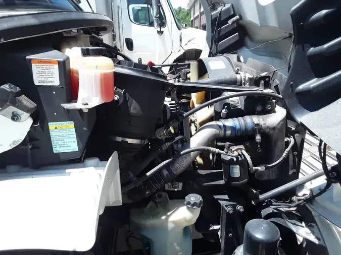 2019 FREIGHTLINER M2 106