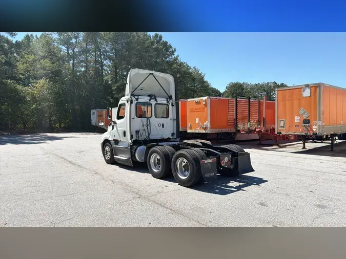 2020 Freightliner Cascadia 126