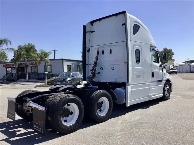 2020 FREIGHTLINER CASCADEVO1