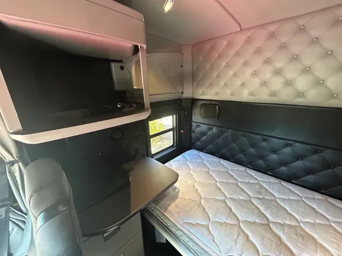 2023 Kenworth W990bb2f4e63989e90a2924bbc287158b6f4