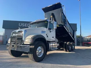 2022 MACK GR64F