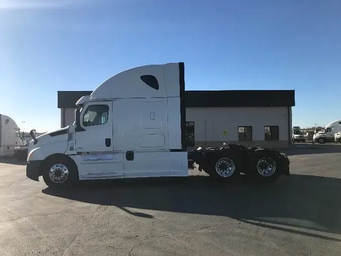 2019 Freightliner T12664ST