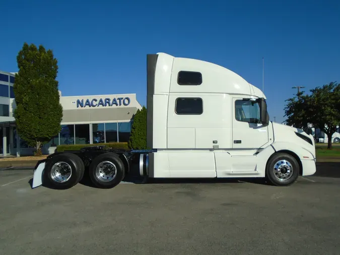 2022 VOLVO VNL64T860