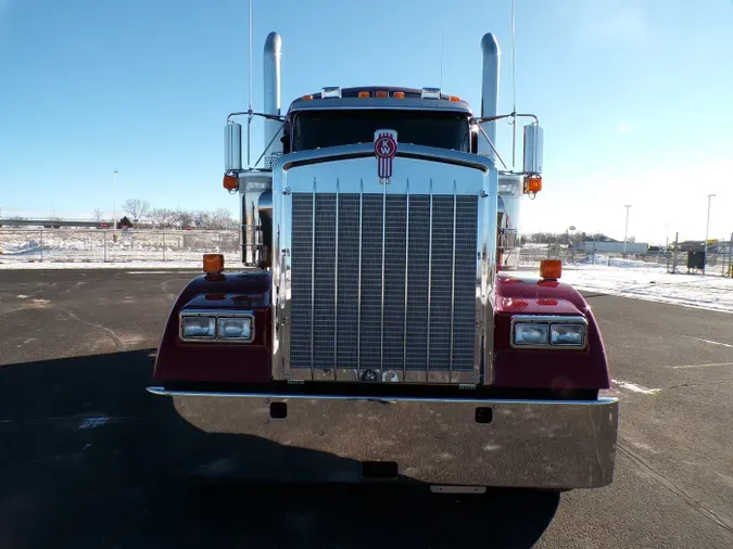 2027 Kenworth W900L