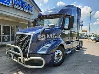 2023 VOLVO VNL64T760
