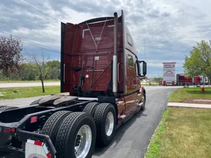 2022 Volvo VNL64T860