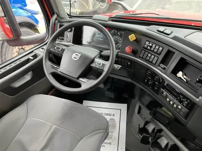 2020 VOLVO VNL860