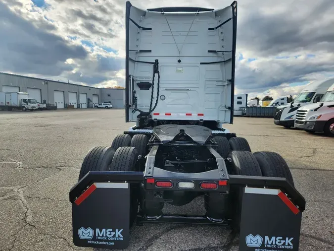 2022 VOLVO VNL64T760