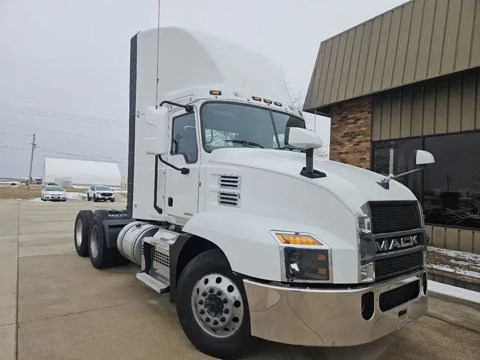 2022 MACK AN64T