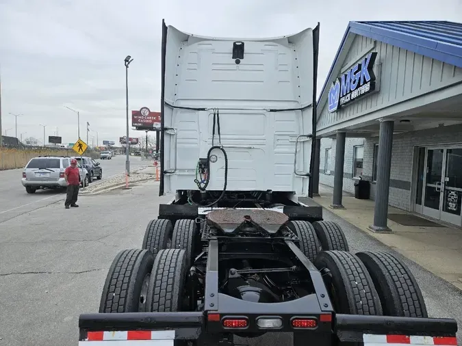 2022 VOLVO VNL64T860