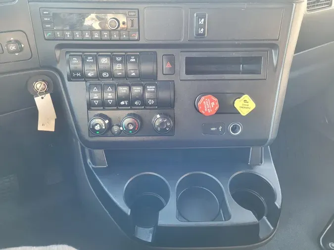 2022 International LT625bb4ed4649fd2ab56339b3a97893f37a9