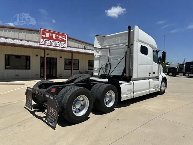 2020 VOLVO VNL64T740