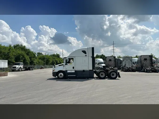 2021 Freightliner Cascadia 126