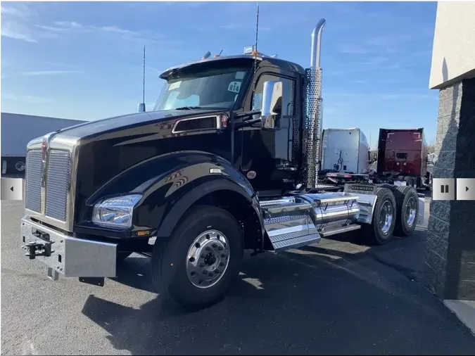 2025 Kenworth T880