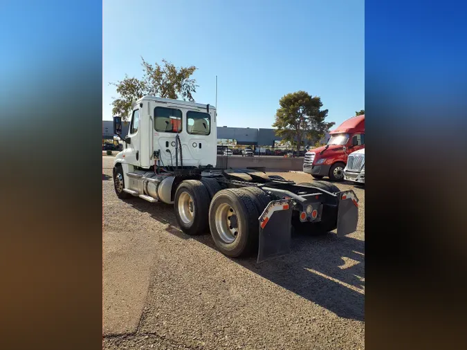 2018 FREIGHTLINER/MERCEDES CASCADIA 125