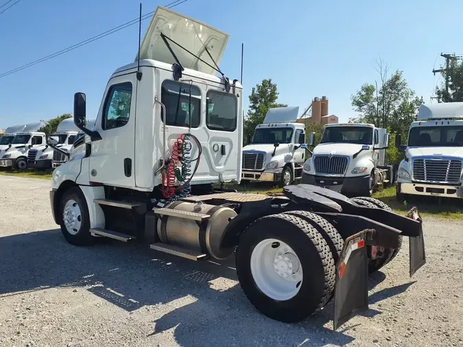 2020 FREIGHTLINER/MERCEDES NEW CASCADIA 126bb5cb533afbc9d97e2794f1797e1980b
